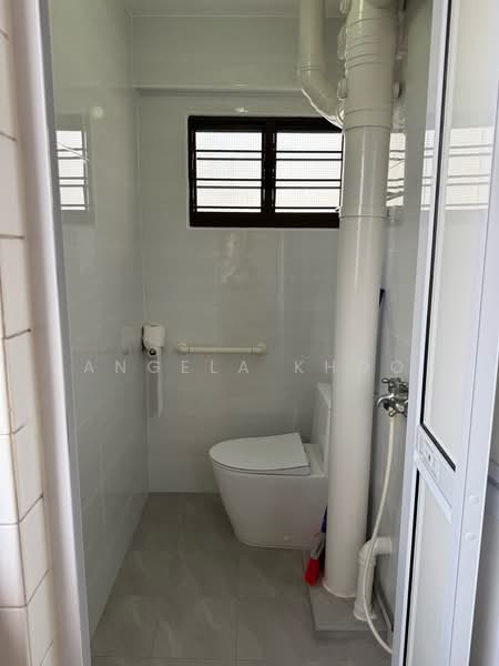 208 Petir Road HDB Flat For Sale at S$ 538,000 | PropertyGuru Singapore - Bathroom