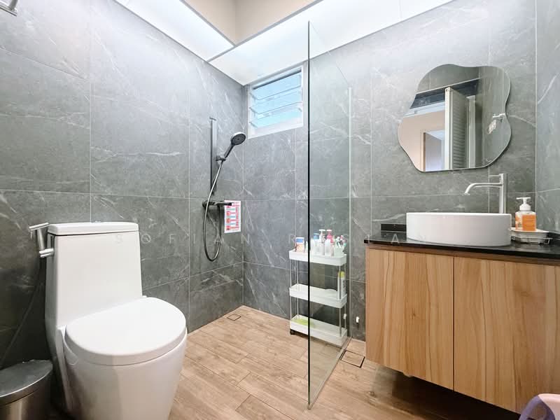 409B Northshore Drive HDB Flat For Sale at S$ 850,000 | PropertyGuru Singapore - Bathroom