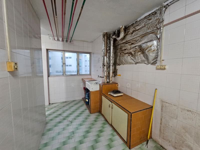 319 Jurong East Street 31 HDB Flat For Sale at S$ 578,000 | PropertyGuru Singapore - Kitchen