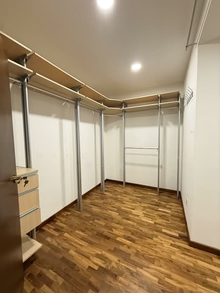 SEMI-DETACHED HOUSE AT BARTLEY, , 10+ Bedrooms, 8,100 sqft, Semi-Detached House For Rent, by Maggie Yang (楊子萱）, 500056909 - Attached Dressing Room - PropertyGuru.com.sg