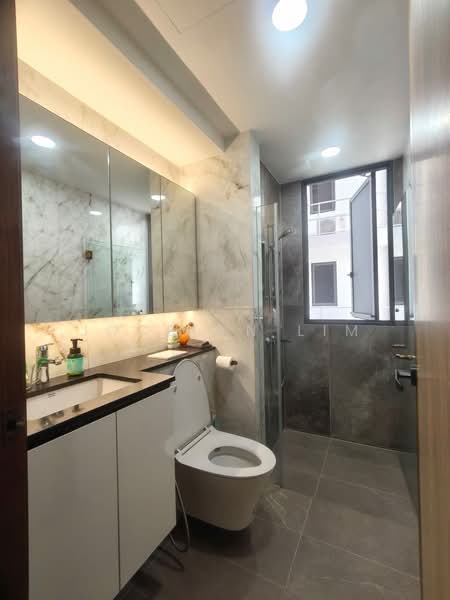 SkyPark Residences Executive Condominium For Sale at S$ 2,200,000 | PropertyGuru Singapore - Bathroom