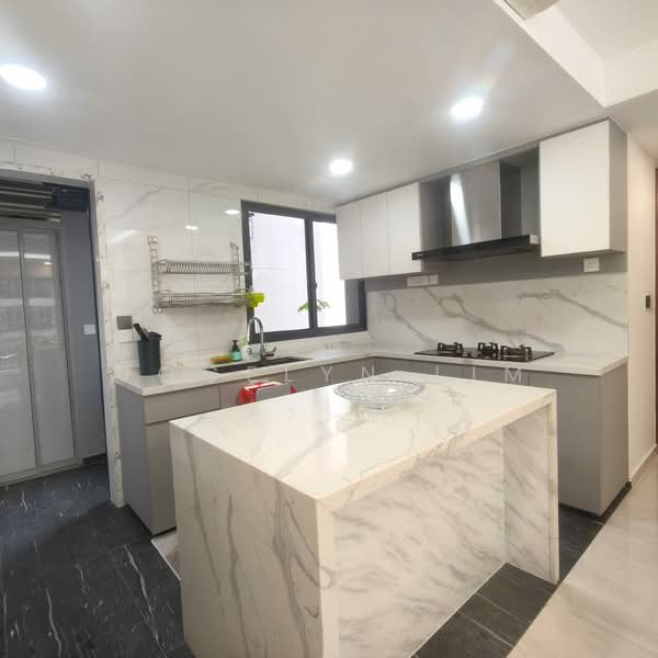 SkyPark Residences Executive Condominium For Sale at S$ 2,200,000 | PropertyGuru Singapore - Kitchen