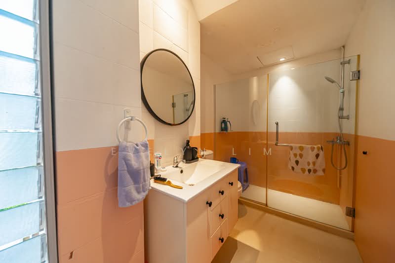 Peach Garden Apartment For Sale at S$ 5,180,000 | PropertyGuru Singapore - Bathroom