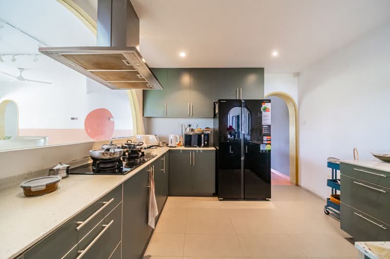 Peach Garden Apartment For Sale at S$ 5,180,000 | PropertyGuru Singapore - Kitchen