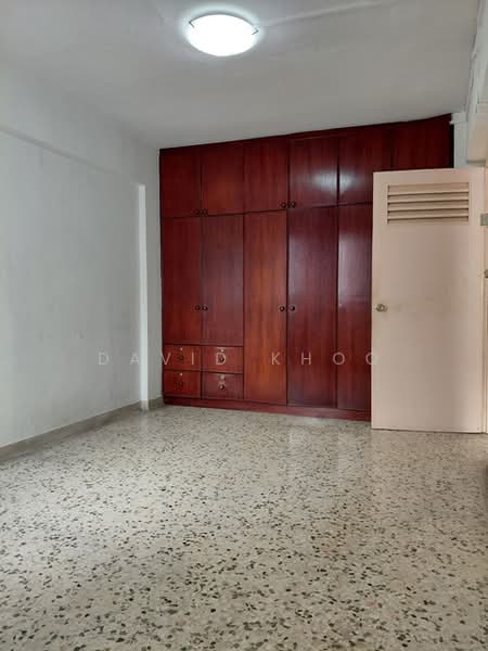 306 Jurong East Street 32 HDB Flat For Sale at S$ 430,000 | PropertyGuru Singapore - Master Bedroom