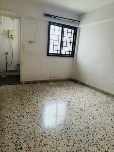 306 Jurong East Street 32 HDB Flat For Sale at S$ 430,000 | PropertyGuru Singapore - Master Bedroom