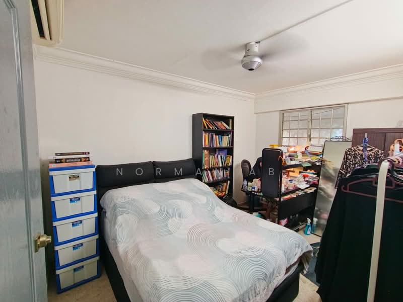 237 Bukit Batok East Avenue 5 HDB Flat For Sale at S$ 428,000 | PropertyGuru Singapore - Bedroom