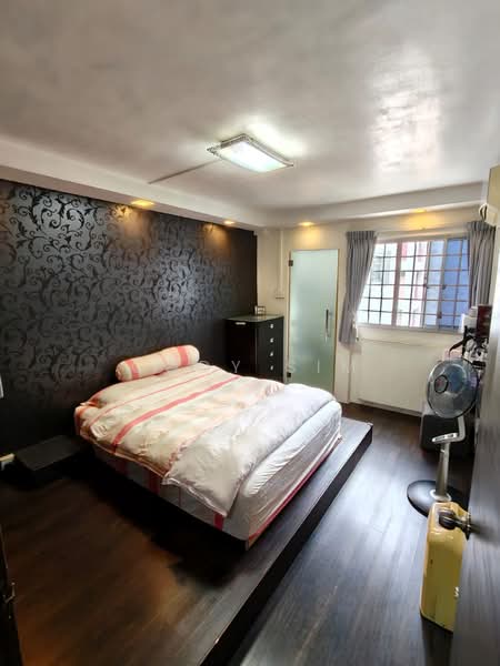 358 Bukit Batok Street 31 HDB Flat For Sale at S$ 518,000 | PropertyGuru Singapore - Master Bedroom