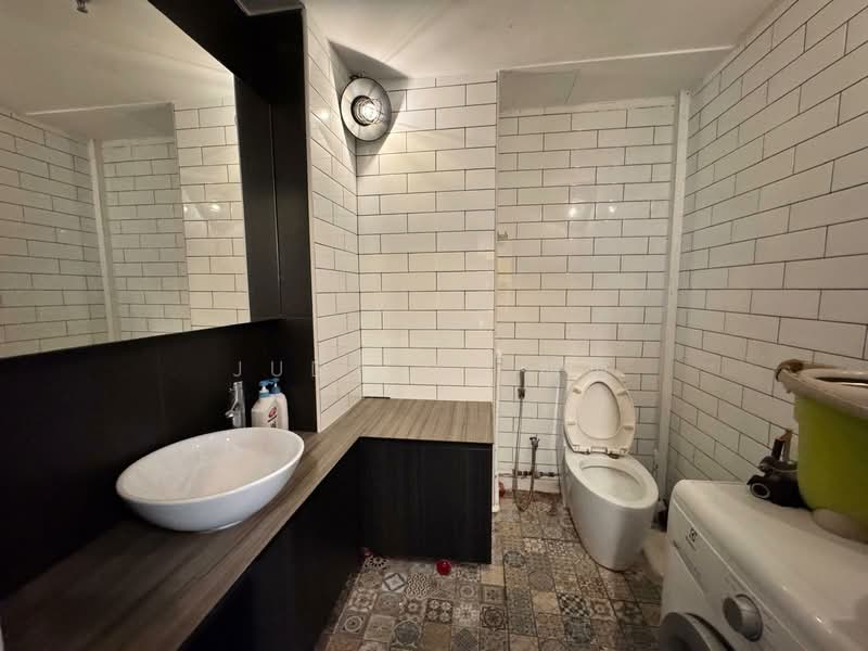 Oxley BizHub, 61 Ubi Road 1, 2,300 sqft, Light Industrial (B1) For Sale, by Judy Hu 胡艳, 500057014 - Bathroom - CommercialGuru.com.sg
