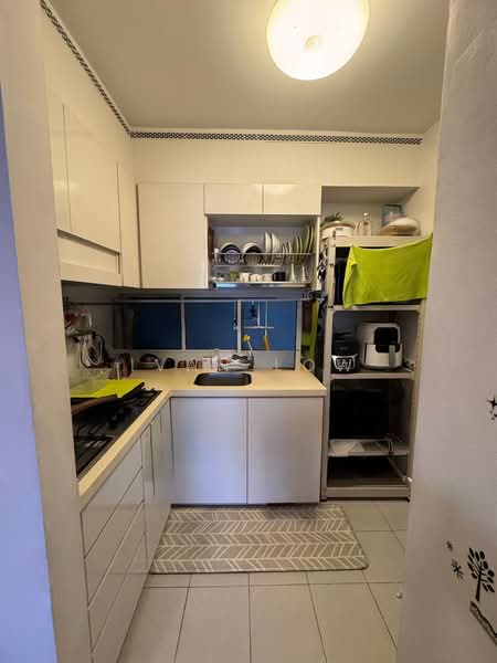 588B Ang Mo Kio Street 52 HDB Flat For Sale at S$ 1,150,000 | PropertyGuru Singapore - Kitchen