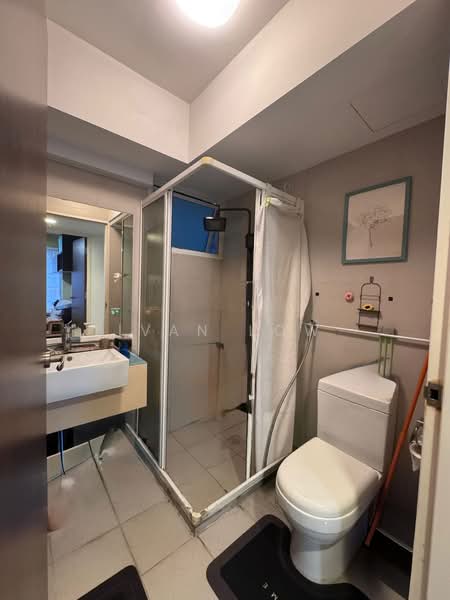 588B Ang Mo Kio Street 52 HDB Flat For Sale at S$ 1,150,000 | PropertyGuru Singapore - Bathroom