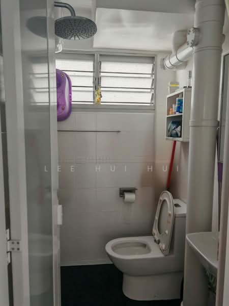 646 Ang Mo Kio Avenue 6 HDB Flat For Sale at S$ 470,000 | PropertyGuru Singapore - Bathroom