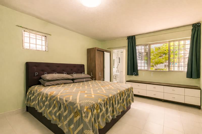 325 Bukit Batok Street 33 HDB Flat For Sale at S$ 550,000 | PropertyGuru Singapore - Bedroom