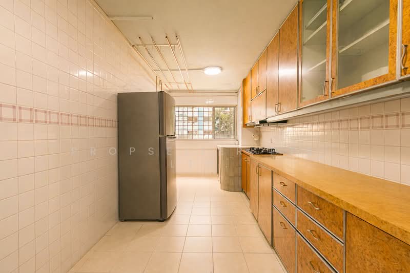 325 Bukit Batok Street 33 HDB Flat For Sale at S$ 550,000 | PropertyGuru Singapore - Kitchen