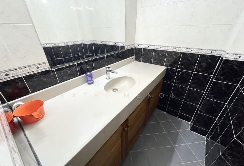 Melville Park Apartment For Sale at S$ 980,000 | PropertyGuru Singapore - Bathroom