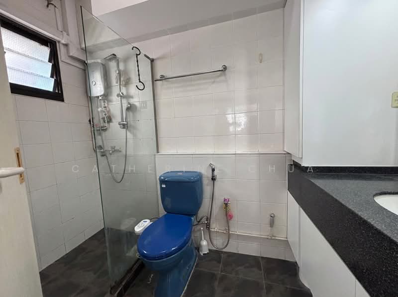 28 Cassia Crescent HDB Flat For Sale at S$ 988,000 | PropertyGuru Singapore - Bathroom