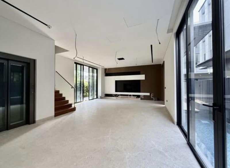 Palm Road Bungalow House For Sale at S$ 11,180,000 | PropertyGuru Singapore - Living Room