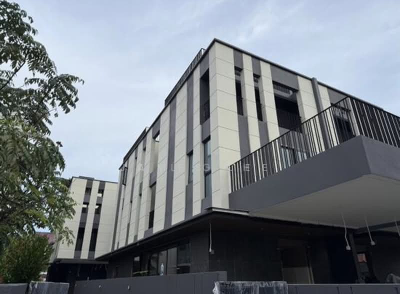 Palm Road Bungalow House For Sale at S$ 11,180,000 | PropertyGuru Singapore - Exterior