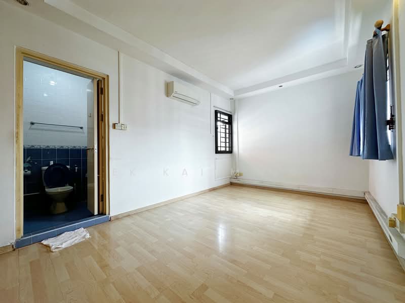 193 Rivervale Drive HDB Flat For Sale at S$ 699,000 | PropertyGuru Singapore - Bathroom