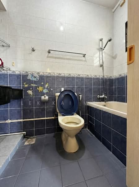 193 Rivervale Drive HDB Flat For Sale at S$ 699,000 | PropertyGuru Singapore - Bathroom