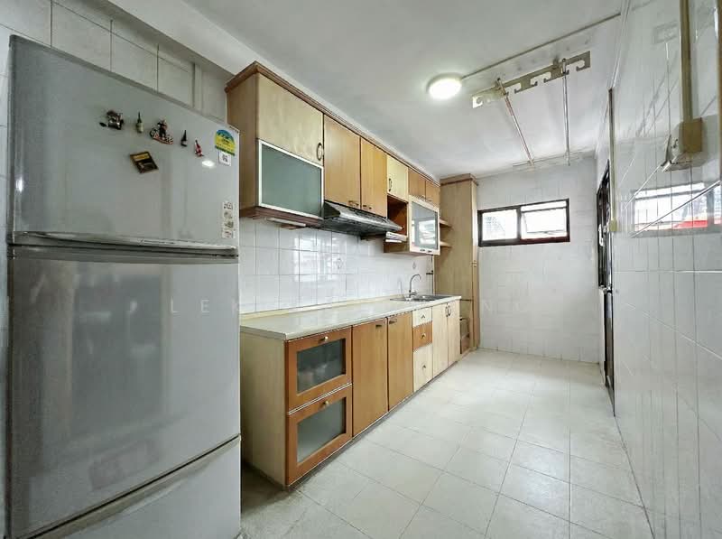193 Rivervale Drive HDB Flat For Sale at S$ 699,000 | PropertyGuru Singapore - Kitchen