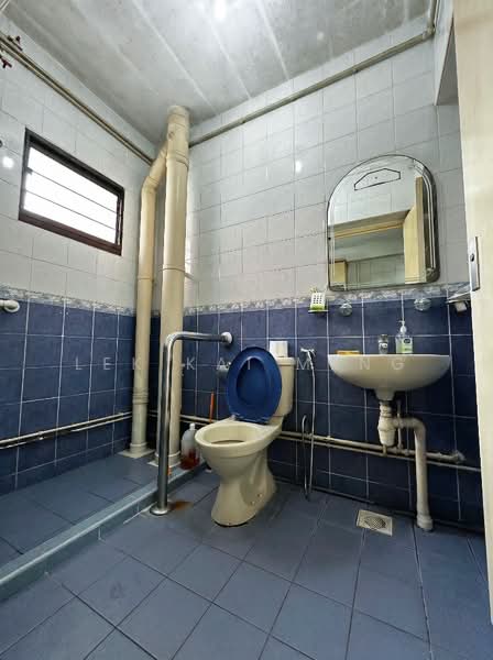 193 Rivervale Drive HDB Flat For Sale at S$ 699,000 | PropertyGuru Singapore - Bathroom