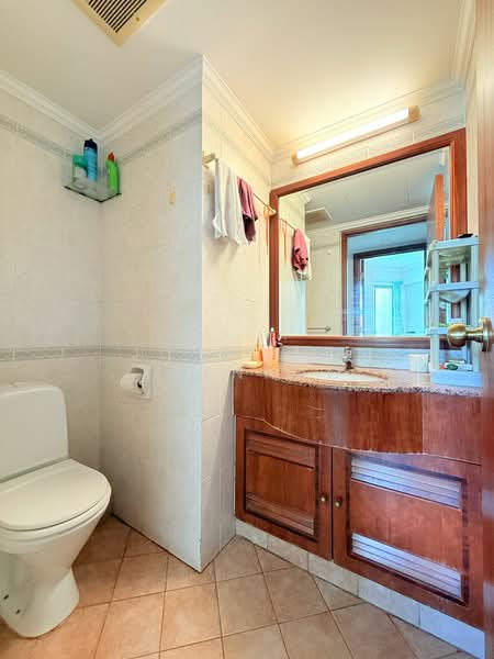 Hillbrooks Condominium For Sale at S$ 1,998,888 | PropertyGuru Singapore - Bathroom