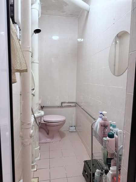 34 Jalan Bukit Ho Swee, 34 Jalan Bukit Ho Swee, 1 Bedroom, 549 sqft, HDB Flat For Rent, by Sivan S/O Thangarajoo, 500057126 - Bathroom - PropertyGuru.com.sg