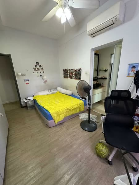 Chiltern Park Condominium For Sale at S$ 2,200,000 | PropertyGuru Singapore - Bedroom