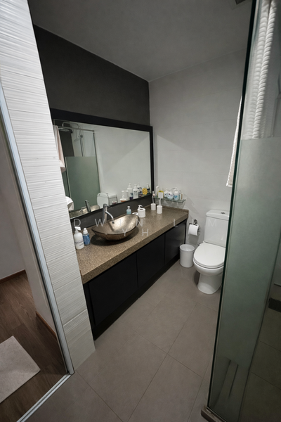 Chiltern Park Condominium For Sale at S$ 2,200,000 | PropertyGuru Singapore - Bathroom