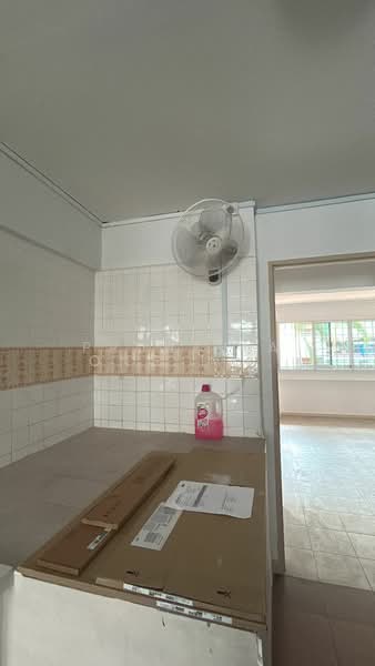 303 Woodlands Street 31, 303 Woodlands Street 31, 2 Bedrooms, 904 sqft, HDB Flat For Rent, by Prunella Ong Lay Foon, 500057166 - Kitchen - PropertyGuru.com.sg