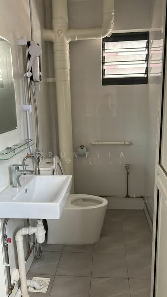 303 Woodlands Street 31, 303 Woodlands Street 31, 2 Bedrooms, 904 sqft, HDB Flat For Rent, by Prunella Ong Lay Foon, 500057166 - Bathroom - PropertyGuru.com.sg