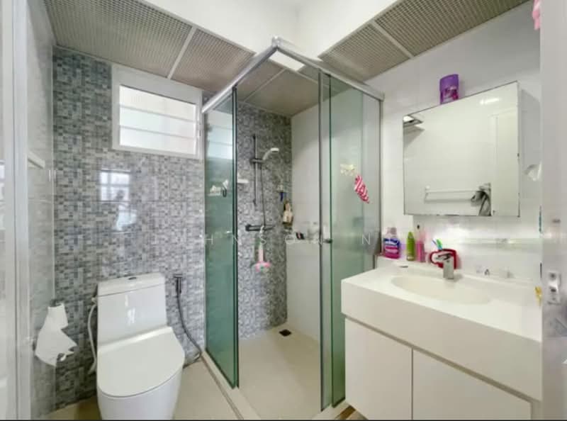 662C Edgedale Plains, 662C Edgedale Plains, 3 Bedrooms, 1,206 sqft, HDB Flat For Rent, by Johnson Ng, 500057177 - Bathroom - PropertyGuru.com.sg