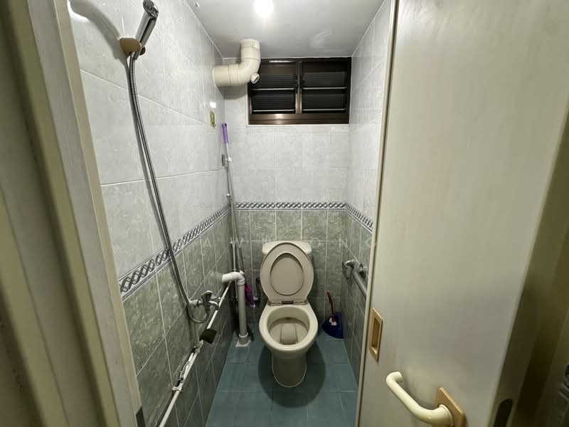 23 Toa Payoh East, 23 Toa Payoh East, Room Rental, 100 sqft, HDB Flat For Rent, by Dawn Ong, 500057192 - Bathroom - PropertyGuru.com.sg