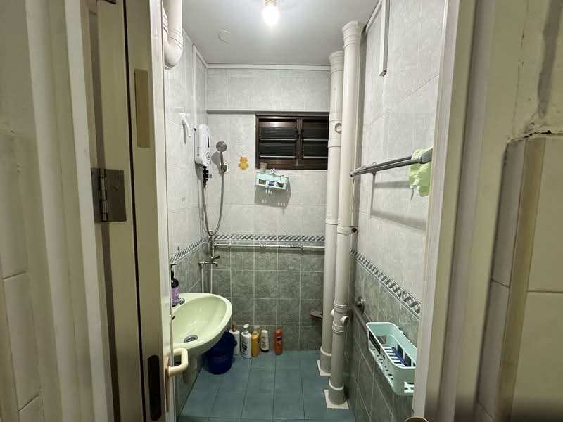 23 Toa Payoh East, 23 Toa Payoh East, Room Rental, 100 sqft, HDB Flat For Rent, by Dawn Ong, 500057192 - Bathroom - PropertyGuru.com.sg