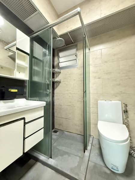 50 Commonwealth Drive HDB Flat For Sale at S$ 1,100,000 | PropertyGuru Singapore - Bathroom