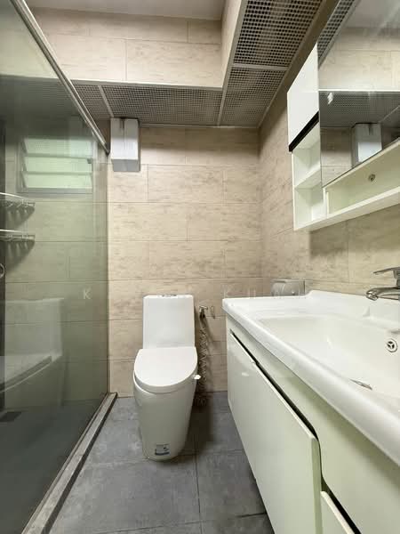50 Commonwealth Drive HDB Flat For Sale at S$ 1,100,000 | PropertyGuru Singapore - Bathroom