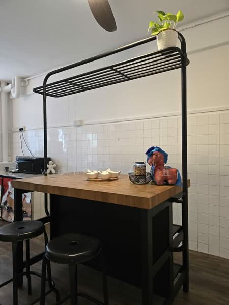 559 Ang Mo Kio Avenue 10, 559 Ang Mo Kio Avenue 10, 2 Bedrooms, 732 sqft, HDB Flat For Rent, by William Wong (黃杰胜), 500057199 - Kitchen - PropertyGuru.com.sg