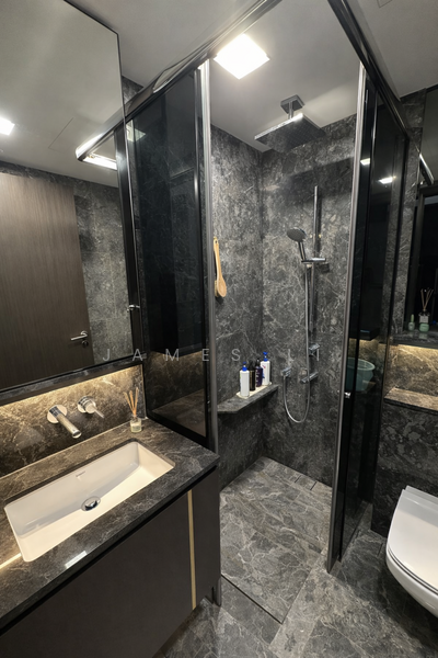 RV Altitude Condominium For Sale at S$ 1,235,000 | PropertyGuru Singapore - Bathroom