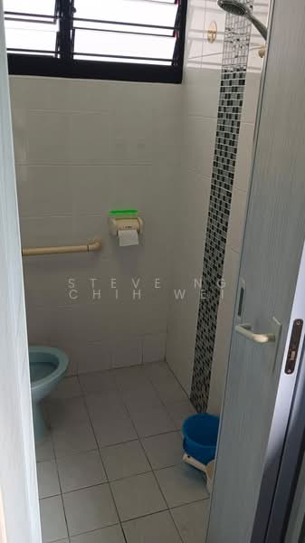 529 Bedok North Street 3, 529 Bedok North Street 3, 2 Bedrooms, 700 sqft, HDB Flat For Rent, by Steve Ng Chih Wei, 500057215 - Bathroom - PropertyGuru.com.sg