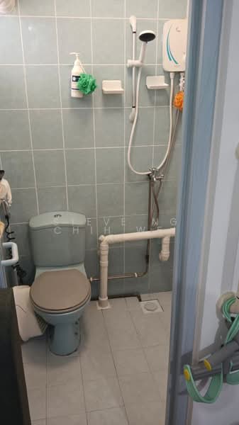 529 Bedok North Street 3, 529 Bedok North Street 3, 2 Bedrooms, 700 sqft, HDB Flat For Rent, by Steve Ng Chih Wei, 500057215 - Bathroom - PropertyGuru.com.sg