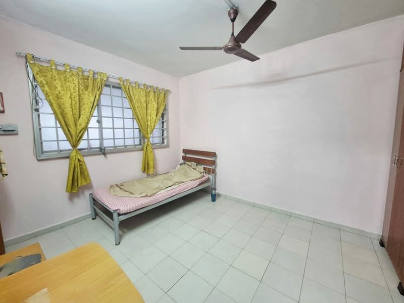 914 Jurong West Street 91 HDB Flat For Sale at S$ 439,999 | PropertyGuru Singapore - Bedroom
