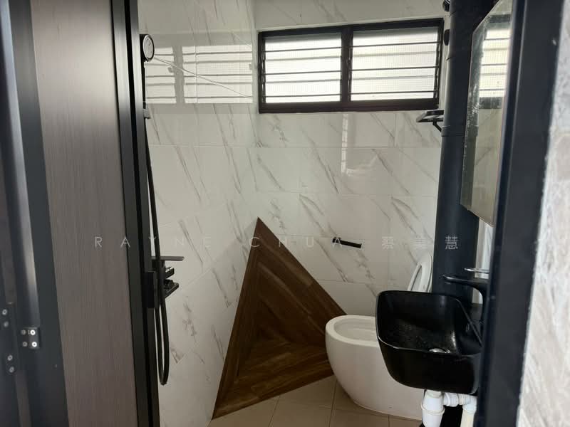 202 Tampines Street 21 HDB Flat For Sale at S$ 500,000 | PropertyGuru Singapore - Bathroom