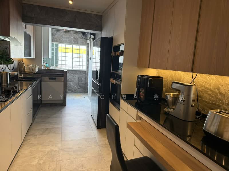 202 Tampines Street 21 HDB Flat For Sale at S$ 500,000 | PropertyGuru Singapore - Kitchen