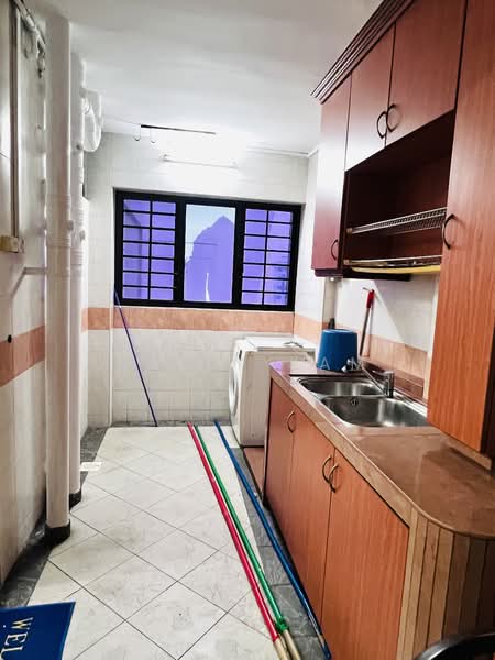 284 Toh Guan Road HDB Flat For Sale at S$ 848,888 | PropertyGuru Singapore - Kitchen