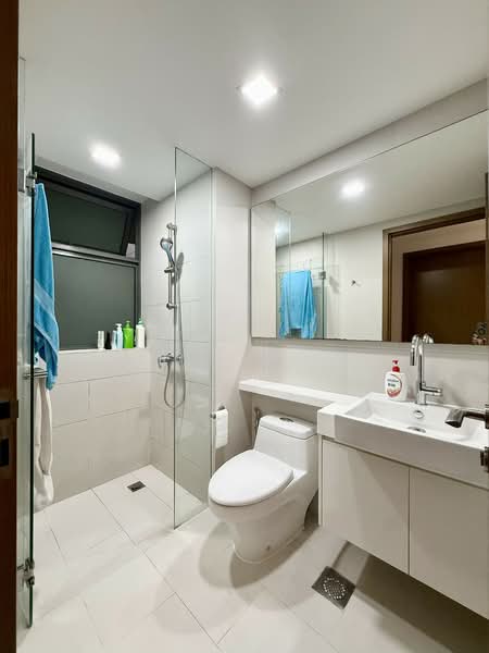 The Topiary Executive Condominium For Sale at S$ 1,450,000 | PropertyGuru Singapore - Bathroom