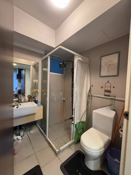588B Ang Mo Kio Street 52 HDB Flat For Sale at S$ 1,150,000 | PropertyGuru Singapore - Bathroom
