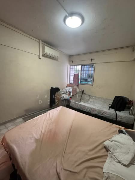 906 Tampines Avenue 4 HDB Flat For Sale at S$ 658,000 | PropertyGuru Singapore - Bedroom