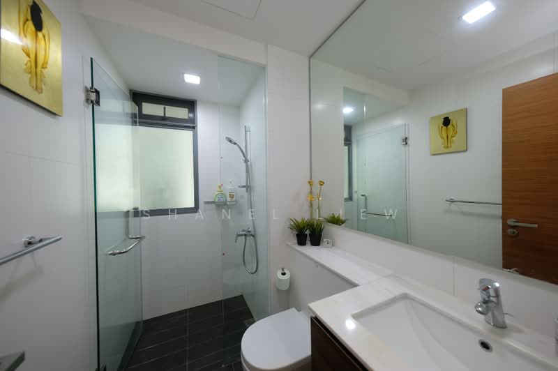Double Bay Residences Condominium For Sale at S$ 1,520,000 | PropertyGuru Singapore - Bathroom