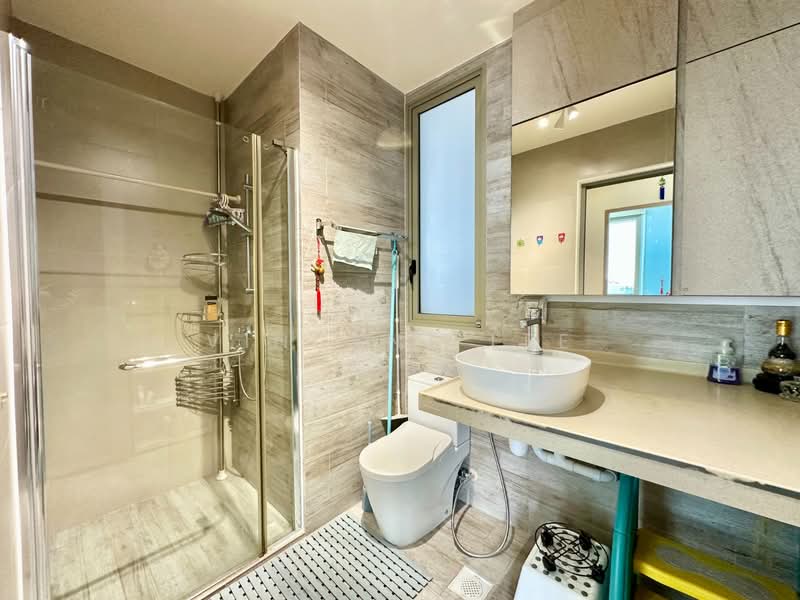 Sea Horizon Condominium For Sale at S$ 1,199,999 | PropertyGuru Singapore - Master bathroom
